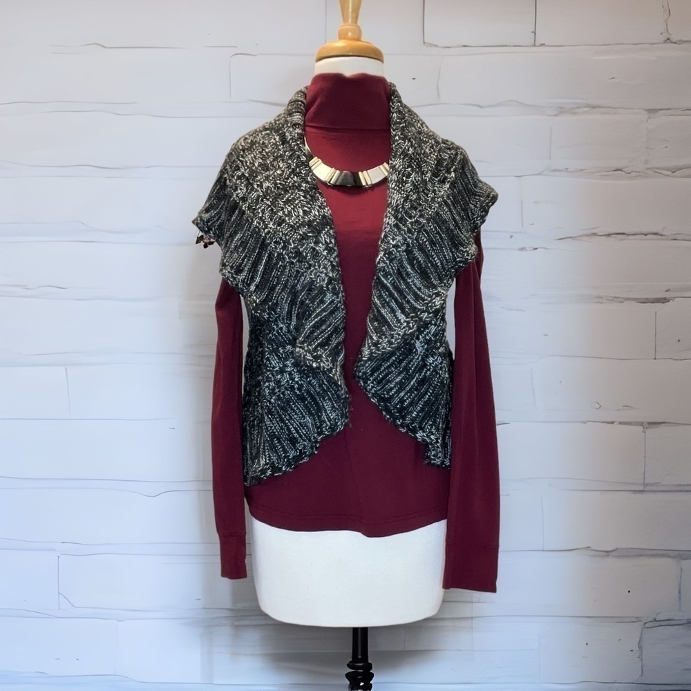 𝅺SLEEVELESS Sweater by United States Sweaters